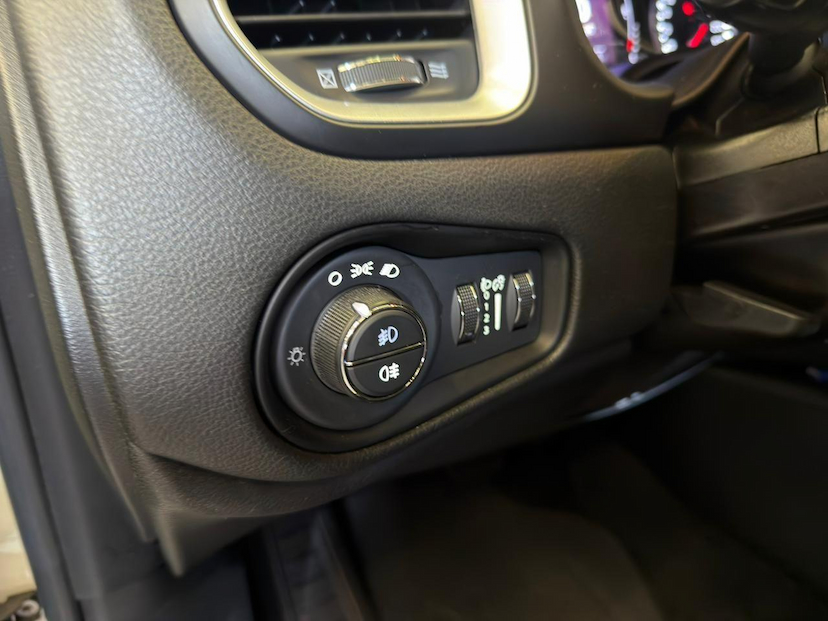 Foto do veículo JEEP RENEGADE  1.8 AUTOM. 2021 37.071 KM 81.900,00
