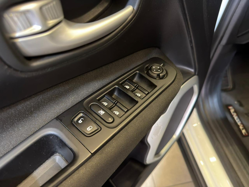 Foto do veículo JEEP RENEGADE  1.8 AUTOM. 2021 37.071 KM 81.900,00