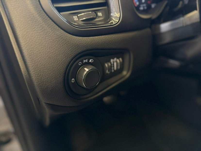Foto do veículo JEEP RENEGADE  LGTD T270 2023 12.563 KM 109.900,00