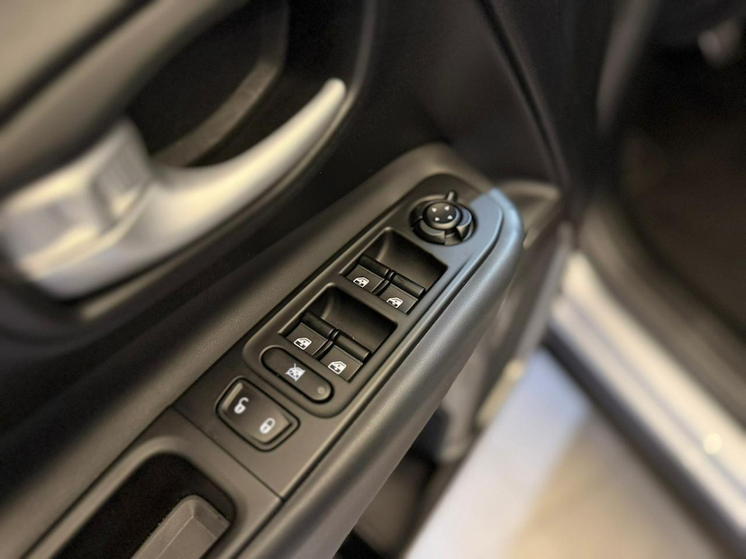 Foto do veículo JEEP RENEGADE  LGTD T270 2023 12.563 KM 109.900,00