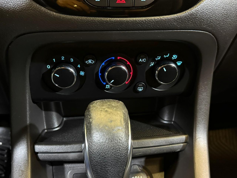 Foto do veículo FORD KA  100 ANOS AT 1.5 2020 57.779 KM 64.900,00