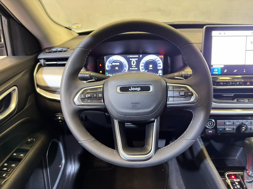 Foto do veículo JEEP COMPASS  LONG T 2025 14.454 KM 148.900,00