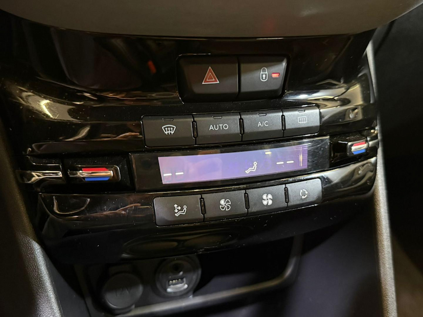Foto do veículo PEUGEOT 208  ALLURE BVA 2016 75.000 KM 54.900,00