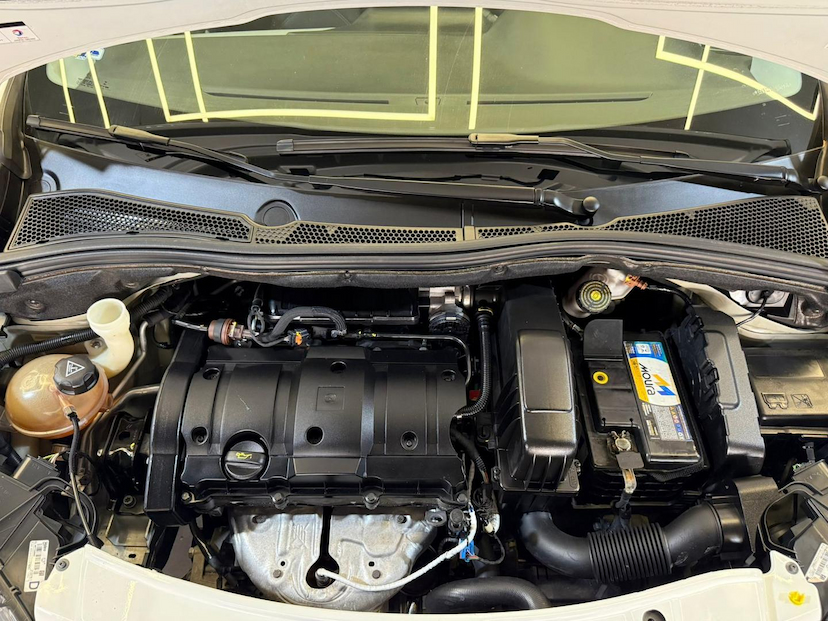 Foto do veículo PEUGEOT 208  ALLURE BVA 2016 75.000 KM 54.900,00