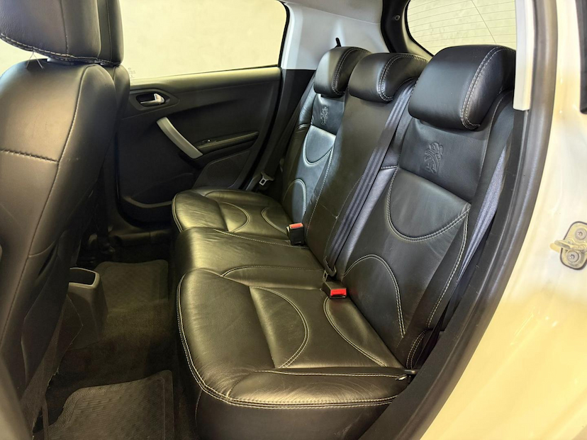 Foto do veículo PEUGEOT 208  ALLURE BVA 2016 75.000 KM 54.900,00