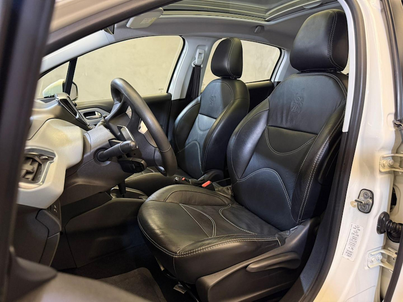 Foto do veículo PEUGEOT 208  ALLURE BVA 2016 75.000 KM 54.900,00