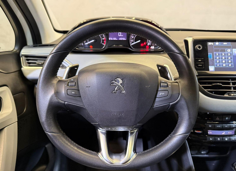 Foto do veículo PEUGEOT 208  ALLURE BVA 2016 75.000 KM 54.900,00