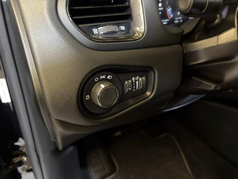 Foto do veículo JEEP RENEGADE  LONGITUDE T270 1.3 TB 4X2 FLEX AUT 2025 9.078 KM 126.900,00