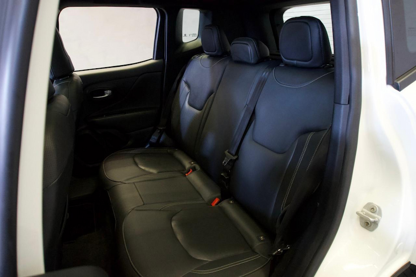 Foto do veículo JEEP RENEGADE  S T270 FLEX 4X4 2023 34.109 KM 119.900,00