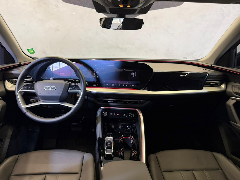 Foto do veículo AUDI Q5  SPORTBACK ADVANCED 2.0 TFSI QUATTRO S-TRONIC 2025 897 KM 409.900,00