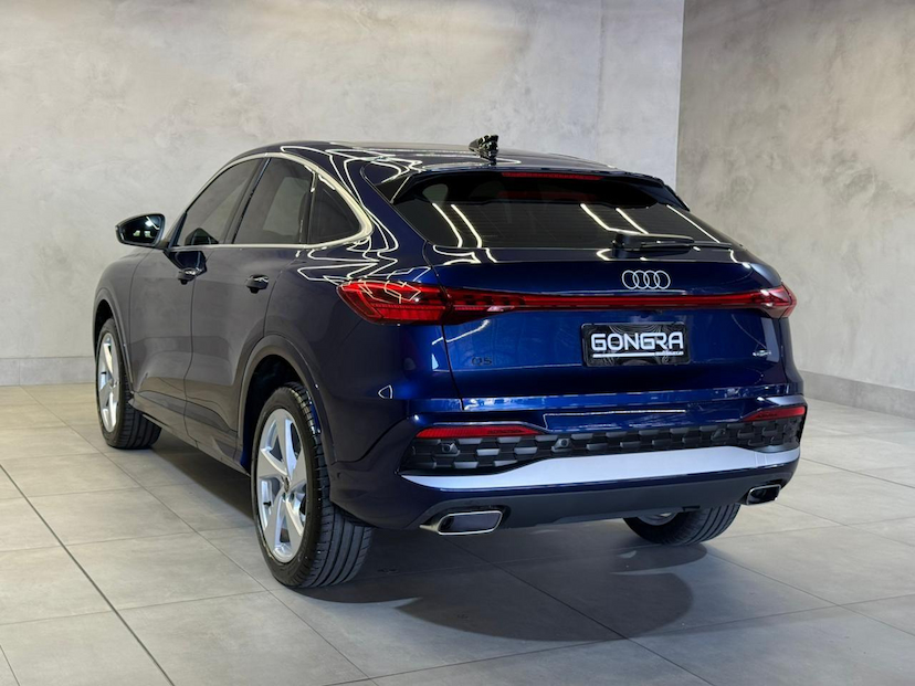 Foto do veículo AUDI Q5  SPORTBACK ADVANCED 2.0 TFSI QUATTRO S-TRONIC 2025 897 KM 409.900,00