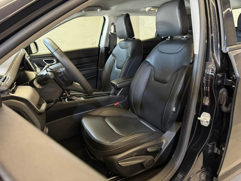 Foto do veículo JEEP COMPASS  LONG TF 2024 28.854 KM 139.900,00