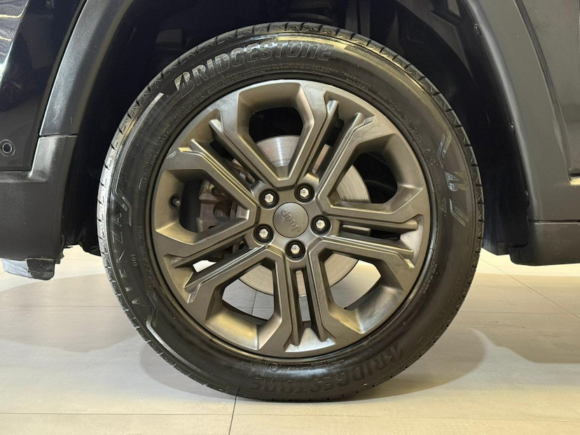 Foto do veículo JEEP COMPASS  LONG TF 2024 28.854 KM 139.900,00