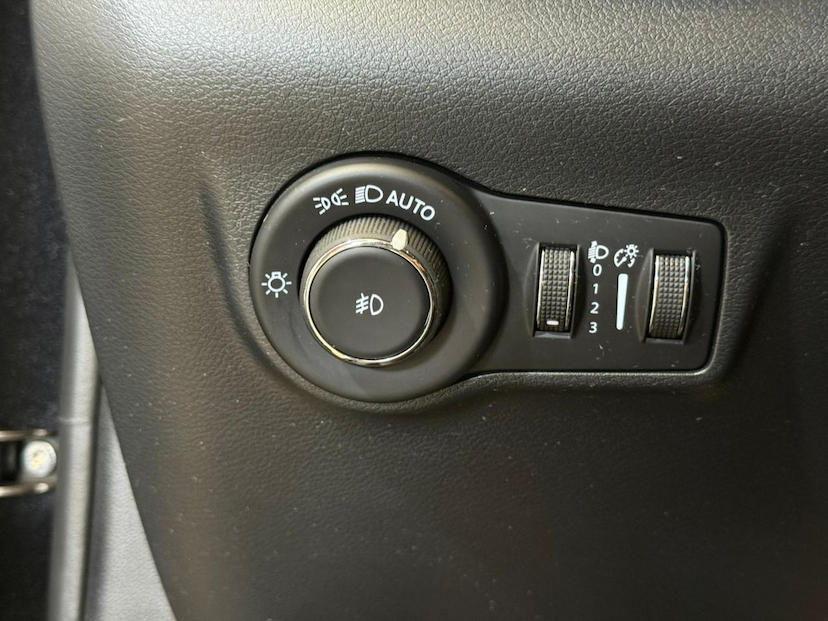 Foto do veículo JEEP COMPASS  LONG TF 2024 28.854 KM 139.900,00