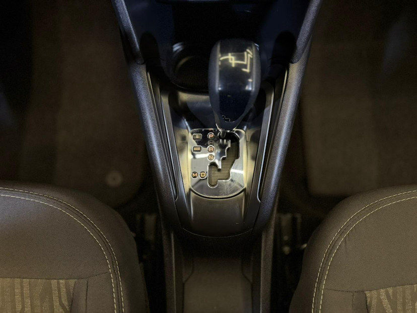 Foto do veículo PEUGEOT 2008  ALLURE EAT6 2023 44.000 KM 79.900,00