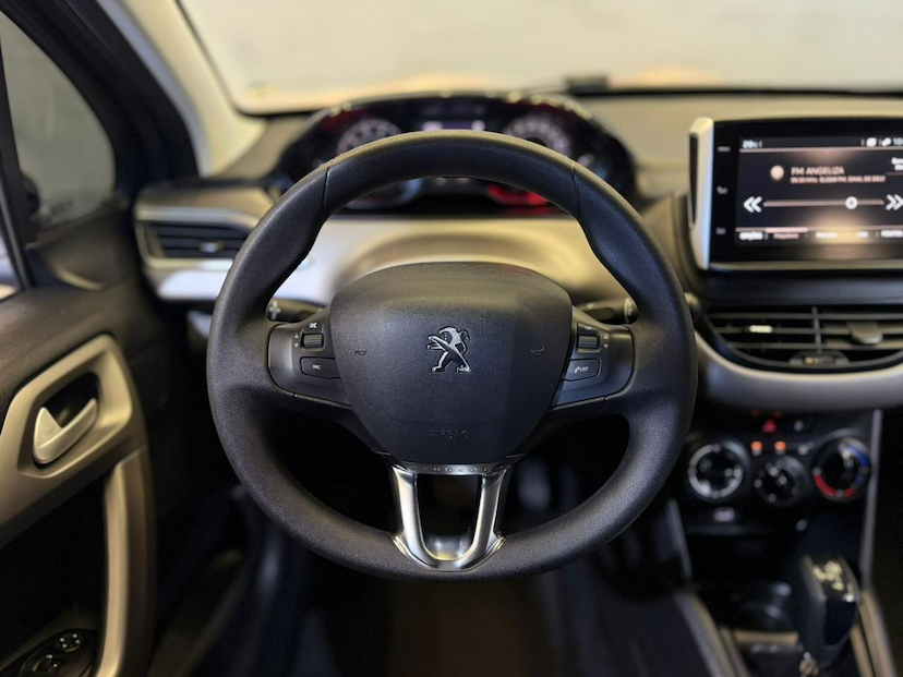 Foto do veículo PEUGEOT 2008  ALLURE EAT6 2023 44.000 KM 79.900,00