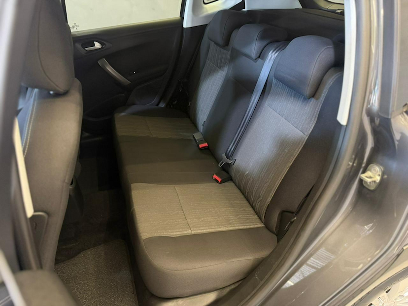 Foto do veículo PEUGEOT 2008  ALLURE EAT6 2023 44.000 KM 79.900,00