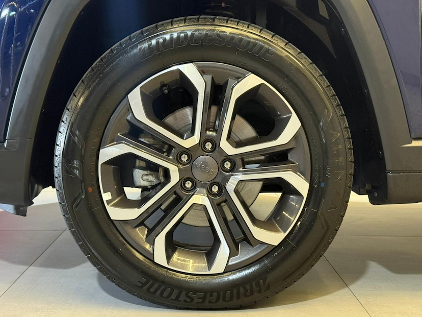 Foto do veículo JEEP COMMANDER  LIMITED T270 TURBO FLEX 2023 11.768 KM 158.900,00