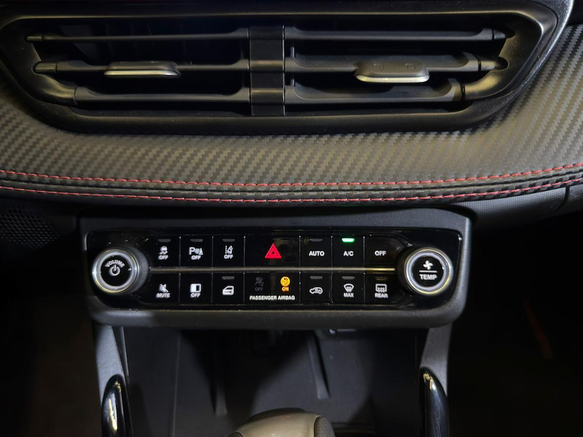 Foto do veículo FIAT FASTBACK  ABARTH 270 2025 17.988 KM 143.900,00