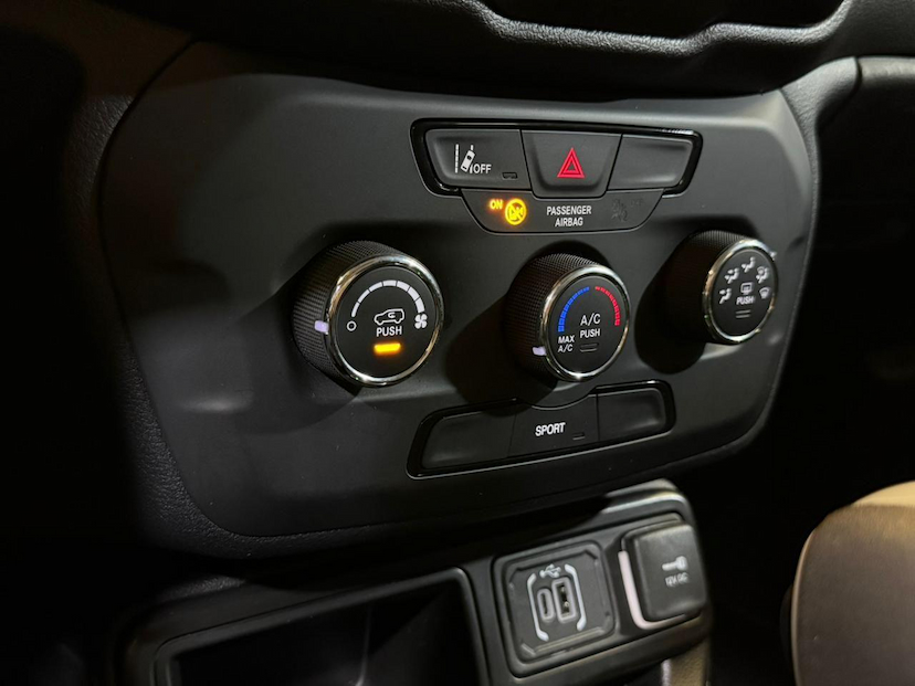 Foto do veículo JEEP RENEGADE  SPT T270 2024 11.642 KM 106.900,00