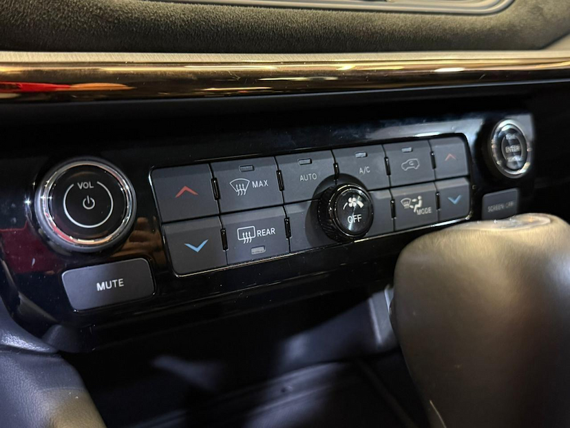 Foto do veículo JEEP COMMANDER  LIM T270 2023 19.380 KM 159.900,00