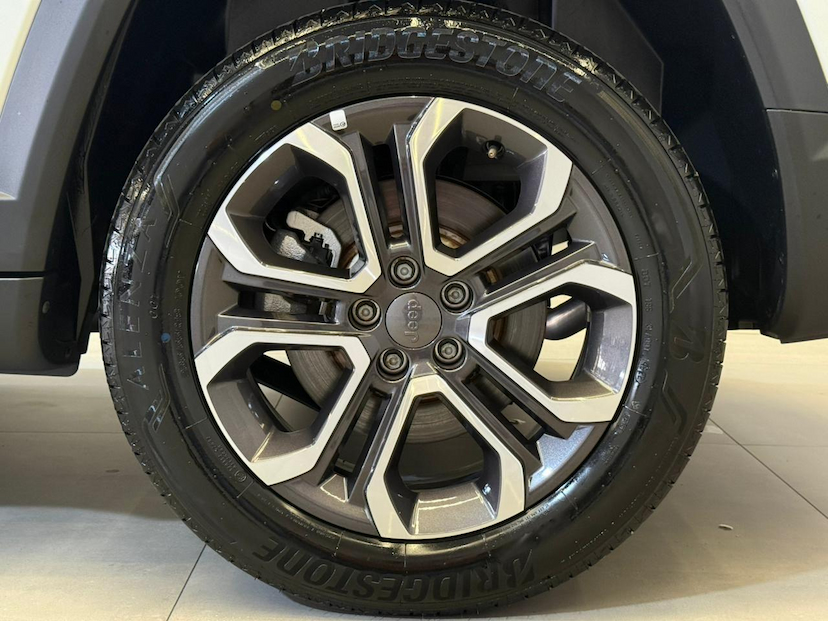 Foto do veículo JEEP COMMANDER  LIM T270 2023 19.380 KM 159.900,00