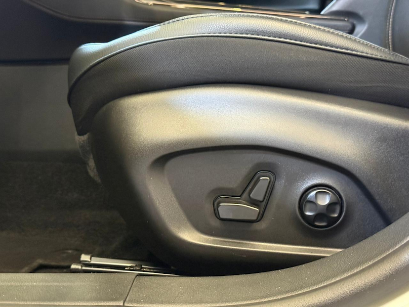 Foto do veículo JEEP COMMANDER  LIM T270 2023 19.380 KM 159.900,00