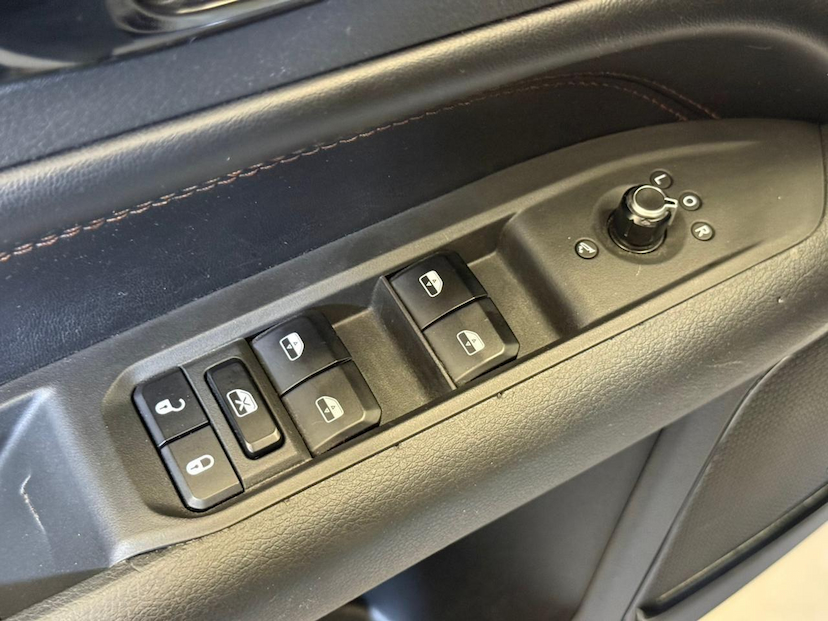 Foto do veículo JEEP COMMANDER  LIM T270 2023 19.380 KM 159.900,00