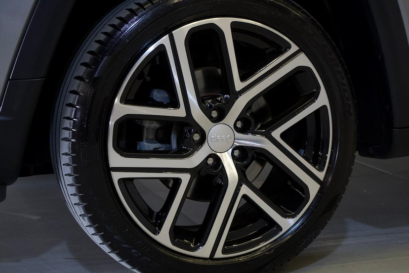 Foto do veículo JEEP COMPASS  LIMITED T270 1.3 TB 4X2 FLEX AUT 2025 19.431 KM 162.900,00
