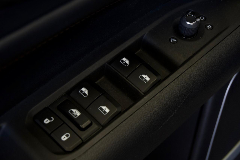 Foto do veículo JEEP COMPASS  LIMITED T270 1.3 TB 4X2 FLEX AUT 2025 19.431 KM 162.900,00