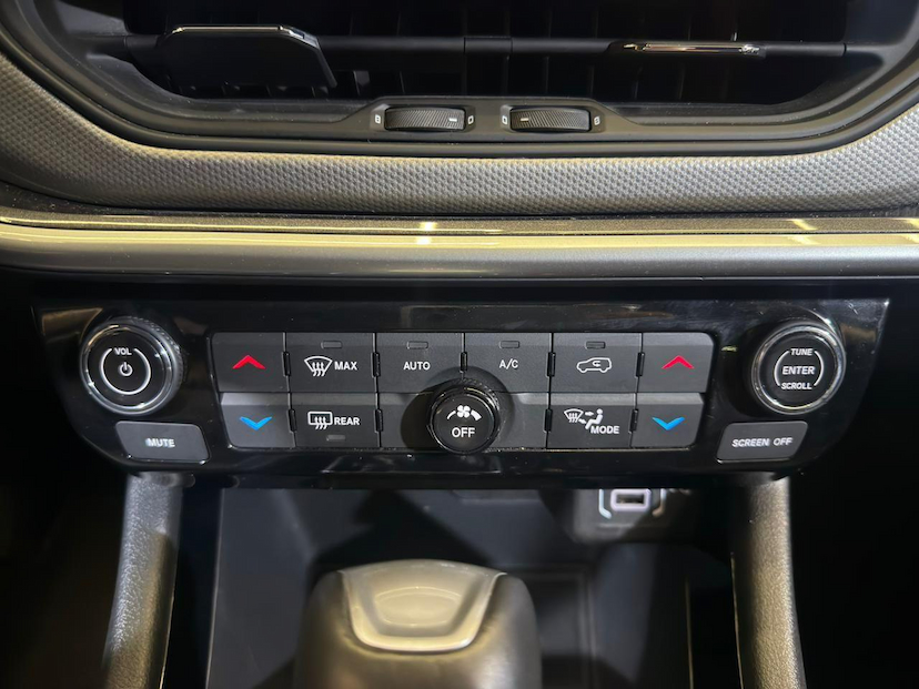 Foto do veículo JEEP COMPASS  LONG. T270 1.3 TB 4X2 FLEX AUT. 2025 5.472 KM 152.900,00