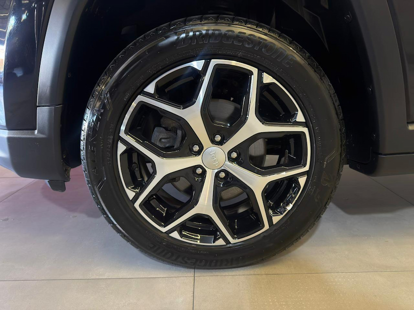 Foto do veículo JEEP COMPASS  LONG. T270 1.3 TB 4X2 FLEX AUT. 2025 5.472 KM 152.900,00
