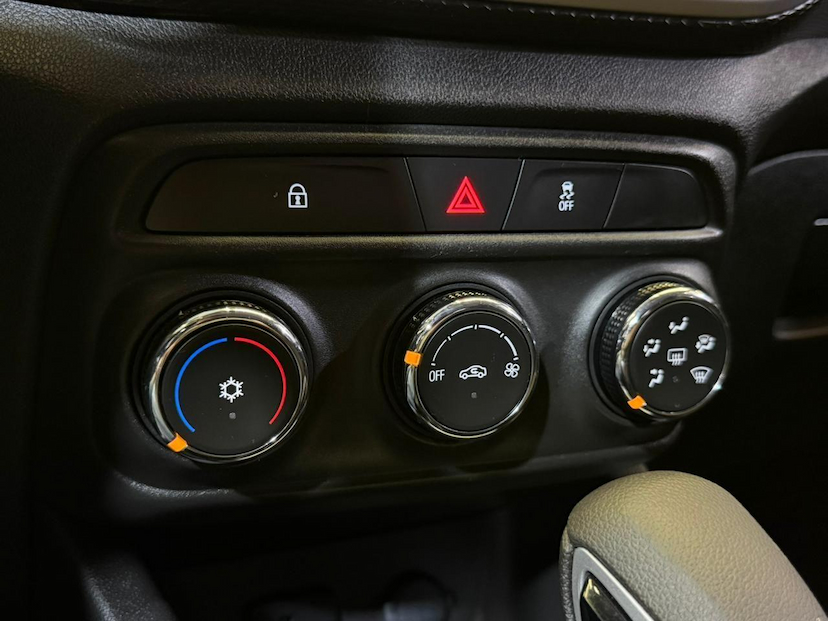 Foto do veículo CHEVROLET TRACKER  T A LTZ 2023 75.500 KM 95.900,00