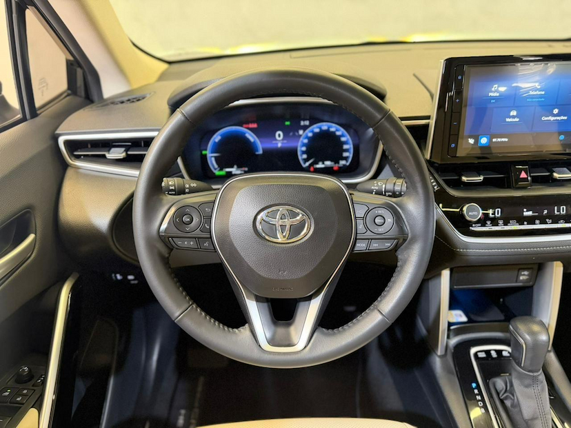Foto do veículo TOYOTA COROLLA CROSS  XRX 1.8 16V AUT. (HÍBRIDO) 2025 31.220 KM 194.900,00