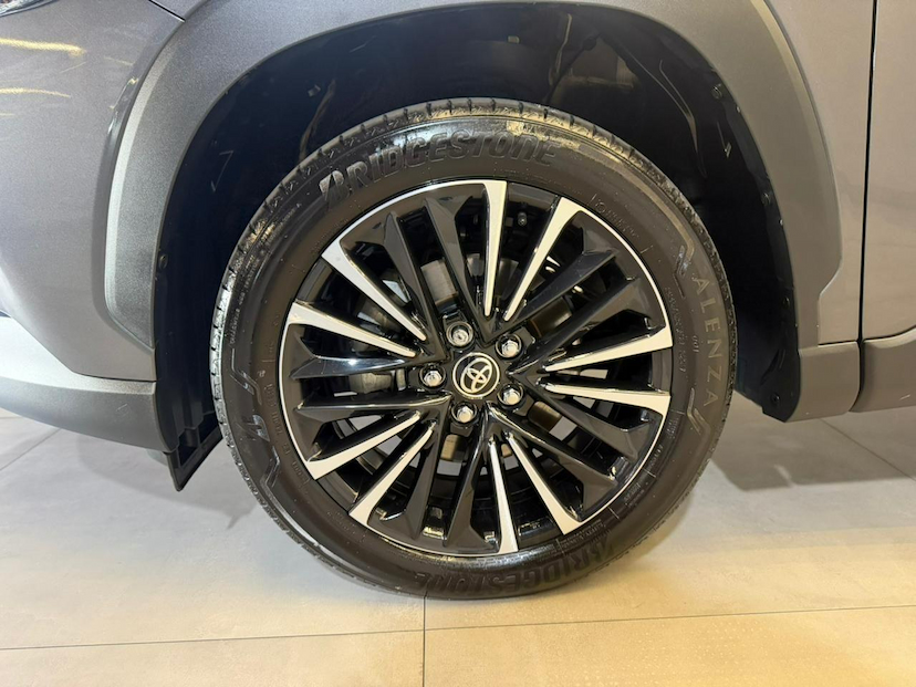Foto do veículo TOYOTA COROLLA CROSS  XRX 1.8 16V AUT. (HÍBRIDO) 2025 31.220 KM 194.900,00