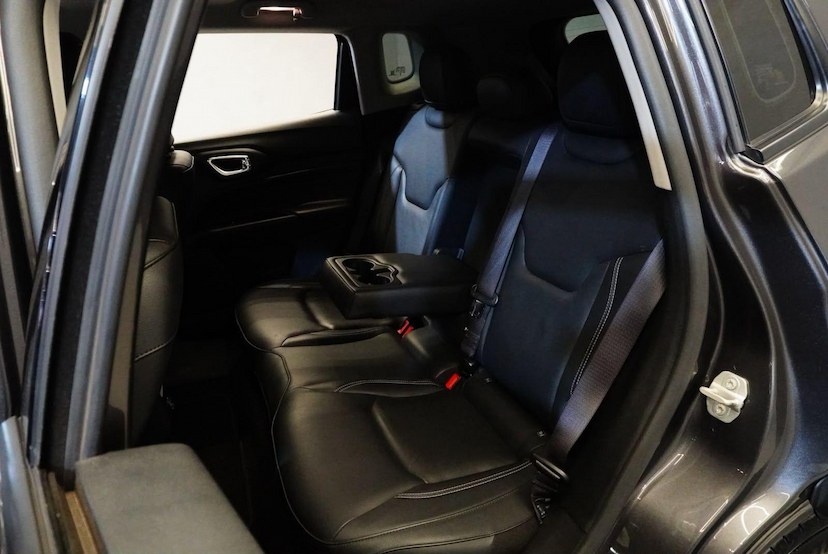 Foto do veículo JEEP COMPASS  LONG. T270 1.3 TB 4X2 FLEX AUT. 2024 35.734 KM 129.900,00