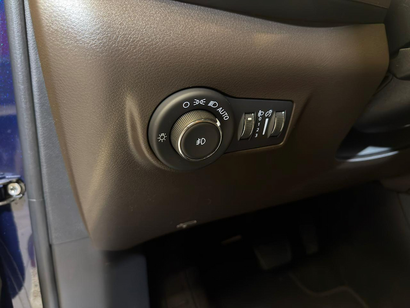 Foto do veículo JEEP COMMANDER  OVR TD380 2024 21.724 KM 212.900,00