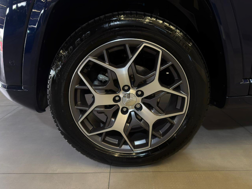 Foto do veículo JEEP COMMANDER  OVR TD380 2024 21.724 KM 212.900,00