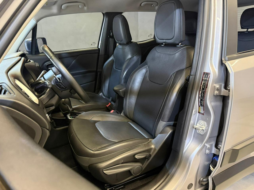 Foto do veículo JEEP RENEGADE  LNGTD AT 2021 80.250 KM 86.900,00