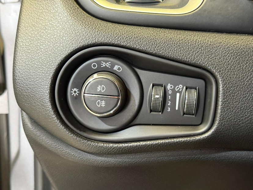 Foto do veículo JEEP RENEGADE  LNGTD AT 2021 80.250 KM 86.900,00