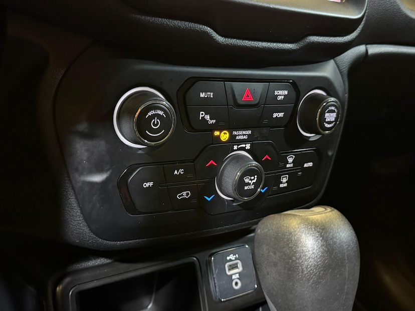 Foto do veículo JEEP RENEGADE  LNGTD AT 2021 80.250 KM 86.900,00