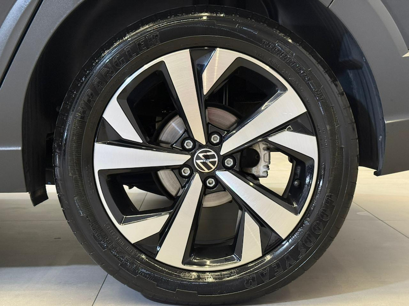 Foto do veículo VOLKSWAGEN NIVUS  1.0 200 TSI HIGHLINE 2023 54.432 KM 109.900,00