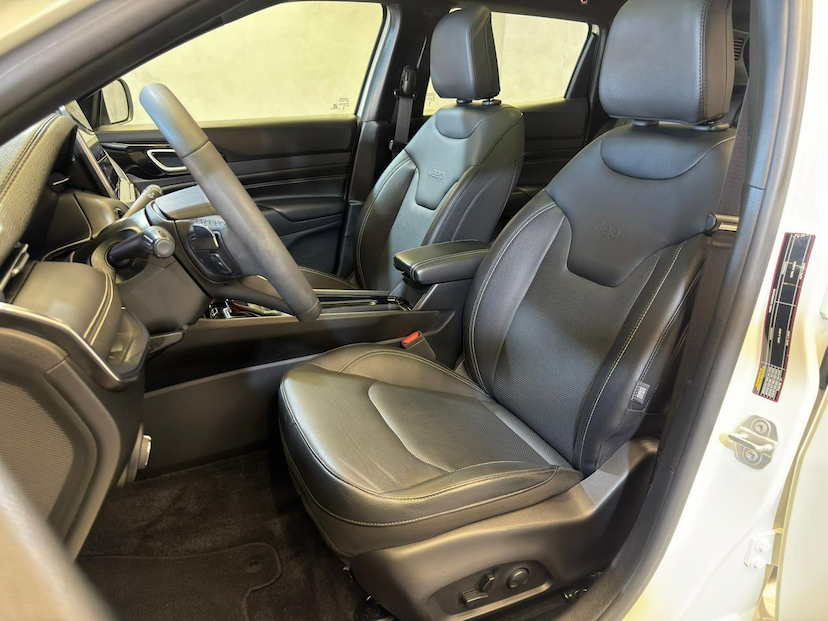Foto do veículo JEEP COMPASS  SERIE S TF 2024 14.787 KM 164.900,00