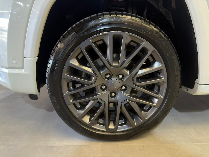 Foto do veículo JEEP COMPASS  SERIE S TF 2024 14.787 KM 164.900,00
