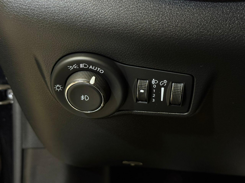 Foto do veículo JEEP COMPASS  LONG. NIG. EAGLE 1.3 4X2 FLEX AUT. 2025 20.000 KM 152.900,00