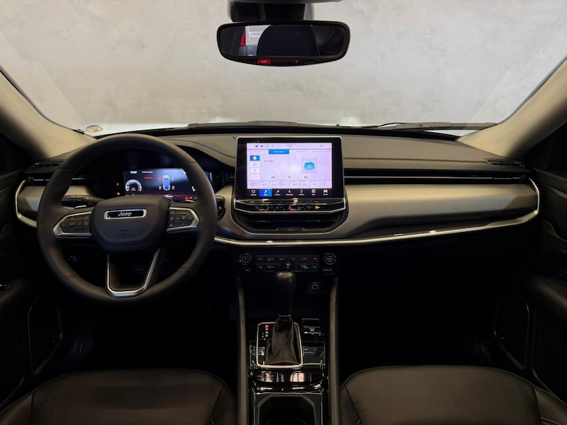 Foto do veículo JEEP COMPASS  LONG. NIG. EAGLE 1.3 4X2 FLEX AUT. 2025 20.000 KM 152.900,00
