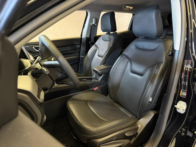 Foto do veículo JEEP COMPASS  LONG. NIG. EAGLE 1.3 4X2 FLEX AUT. 2025 20.000 KM 152.900,00