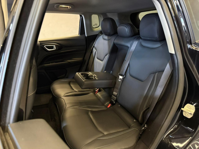 Foto do veículo JEEP COMPASS  LONG. NIG. EAGLE 1.3 4X2 FLEX AUT. 2025 20.000 KM 152.900,00