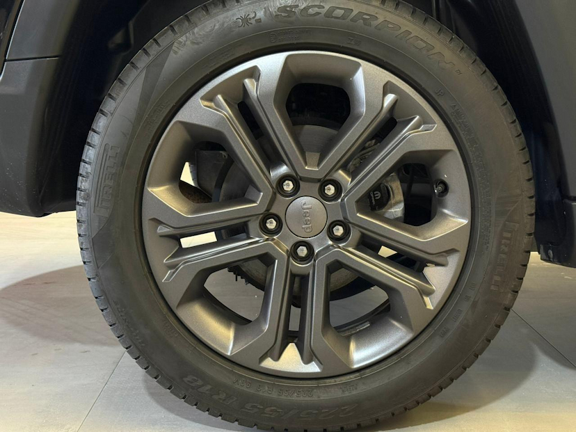 Foto do veículo JEEP COMPASS  LONG. NIG. EAGLE 1.3 4X2 FLEX AUT. 2025 20.000 KM 152.900,00