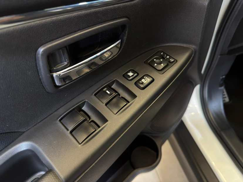 Foto do veículo MITSUBISHI ASX  2.0 AWD CVT 2016 88.800 KM 89.900,00